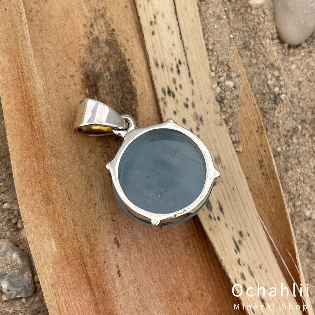 Aquamarine silver pendant