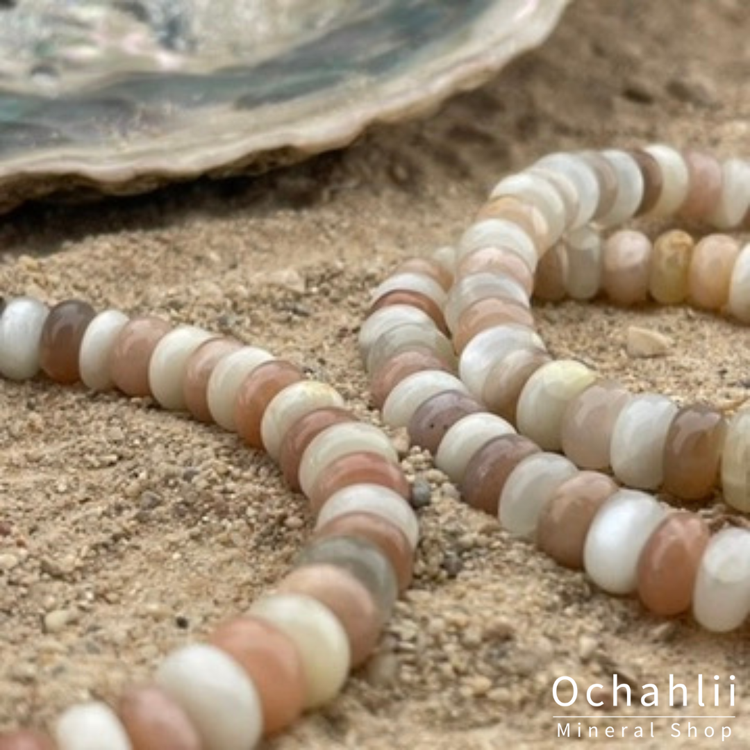 Moonstone white/salmon bracelet 8mm