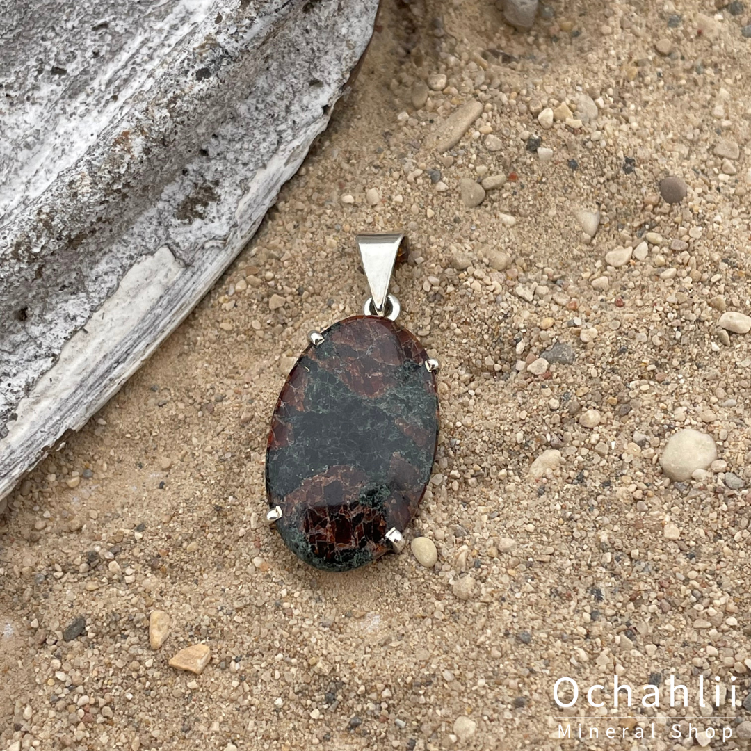 Garnet silver pendant