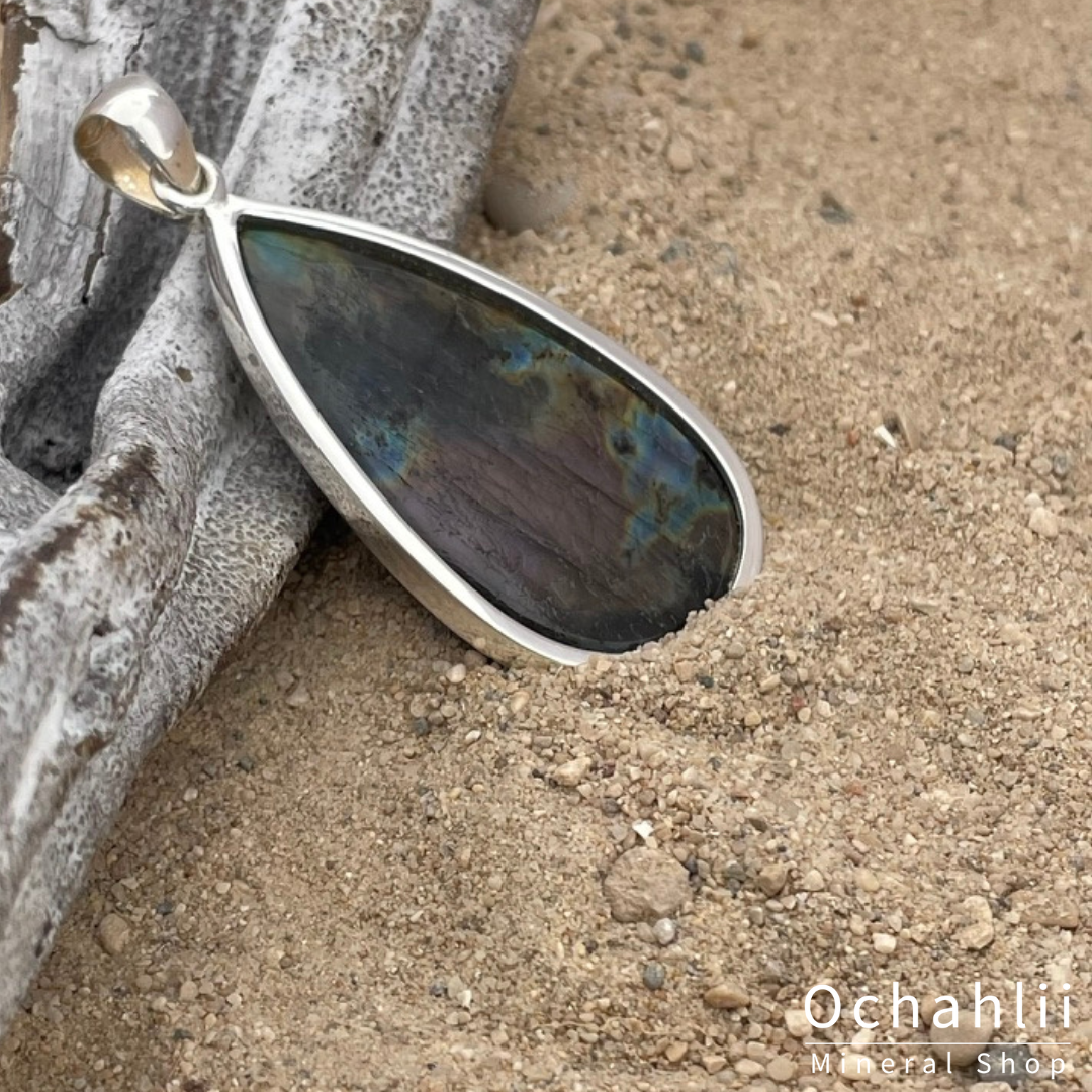 Labradorite purple TOP silver pendant