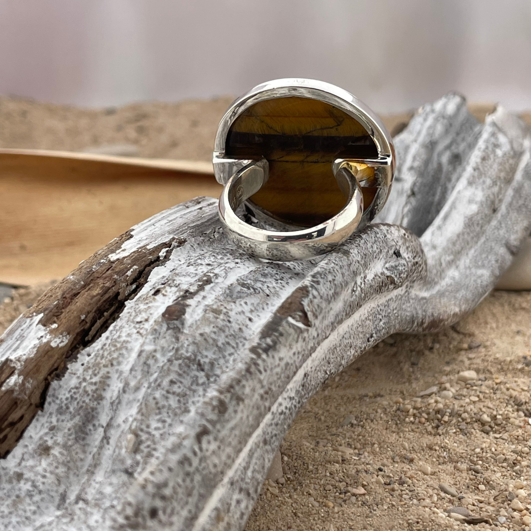 Anillo de plata con ojo de tigre talla 56