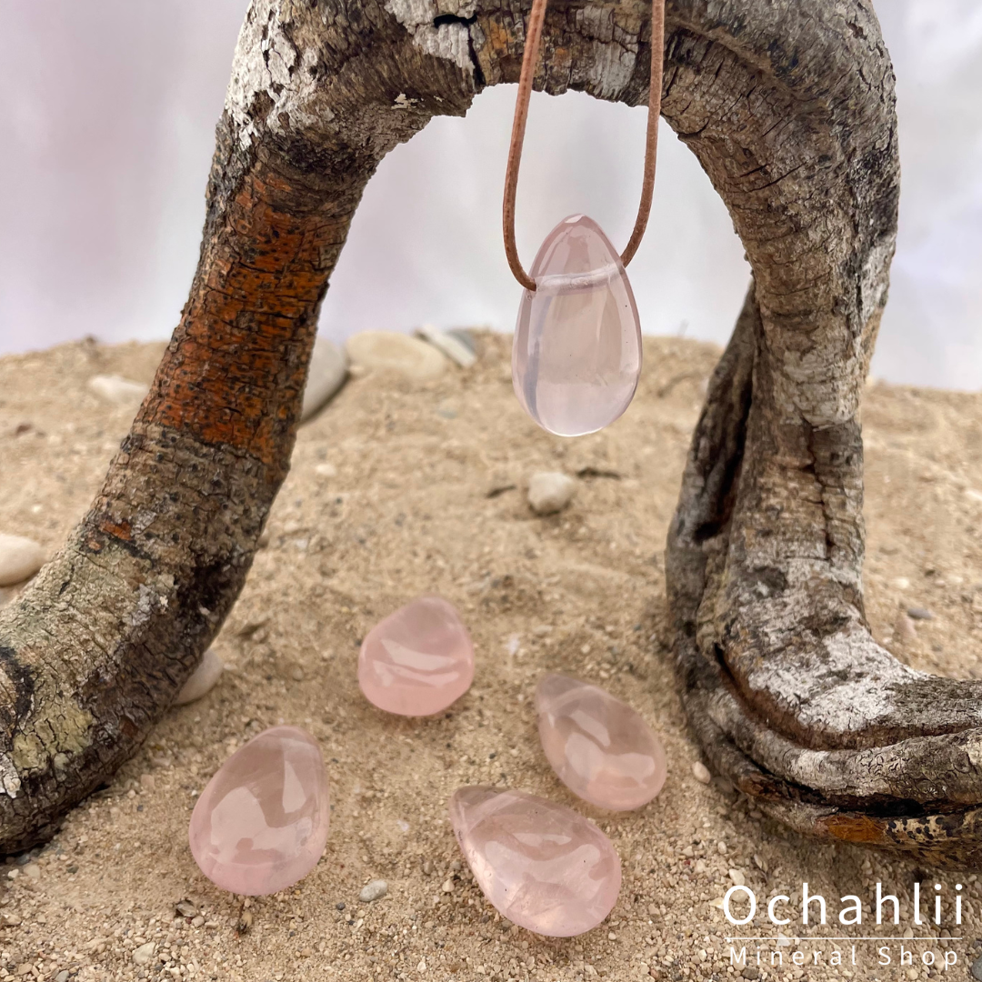 Colgante de cuarzo rosa perforado