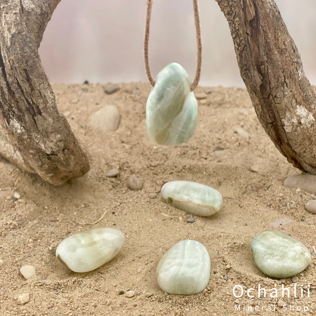 Hemimorfiet doorboorde hanger