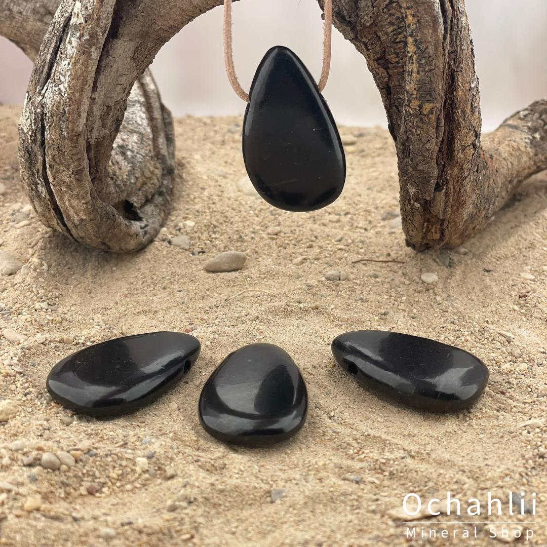 Colgante de shungit perforado