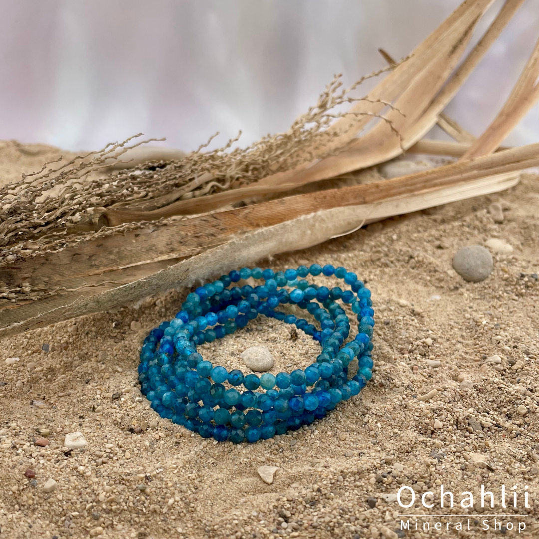 Apatite blue ball bracelet facet 4mm "Motivation"