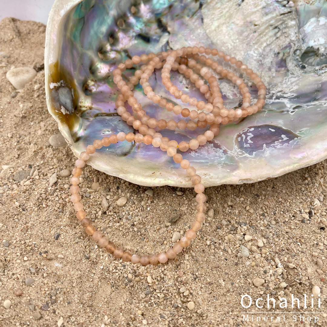 Moonstone salmon bracelet facet 4mm