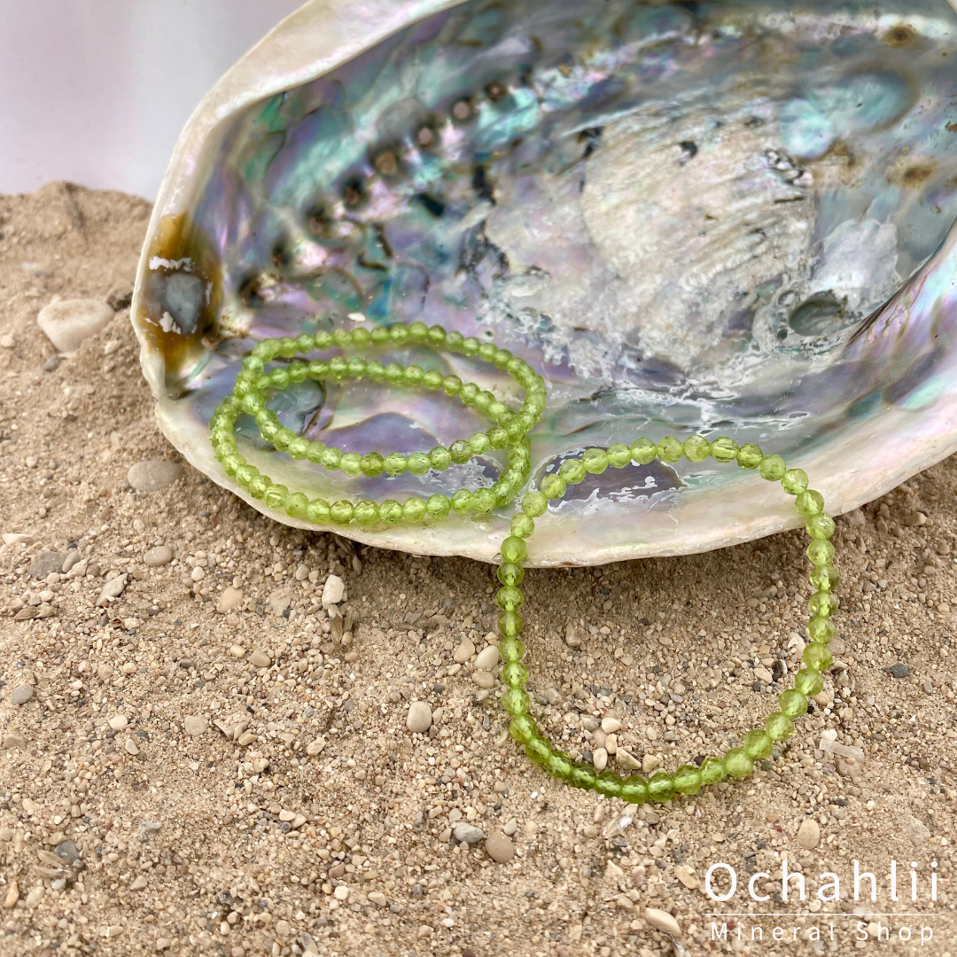 Peridot bracelet facet 4mm