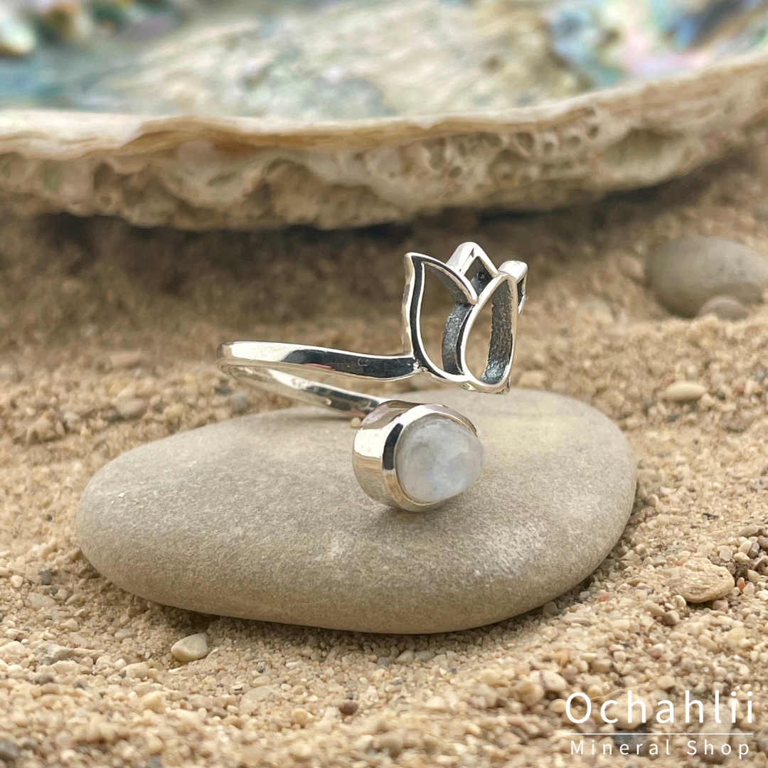 Anillo de plata de piedra lunar arcoíris talla 55+