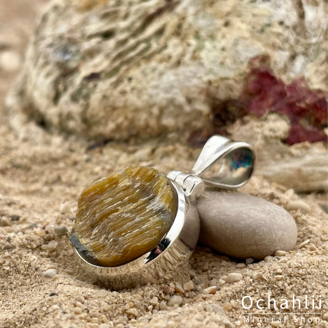 Pendentif en argent brut oeil de tigre