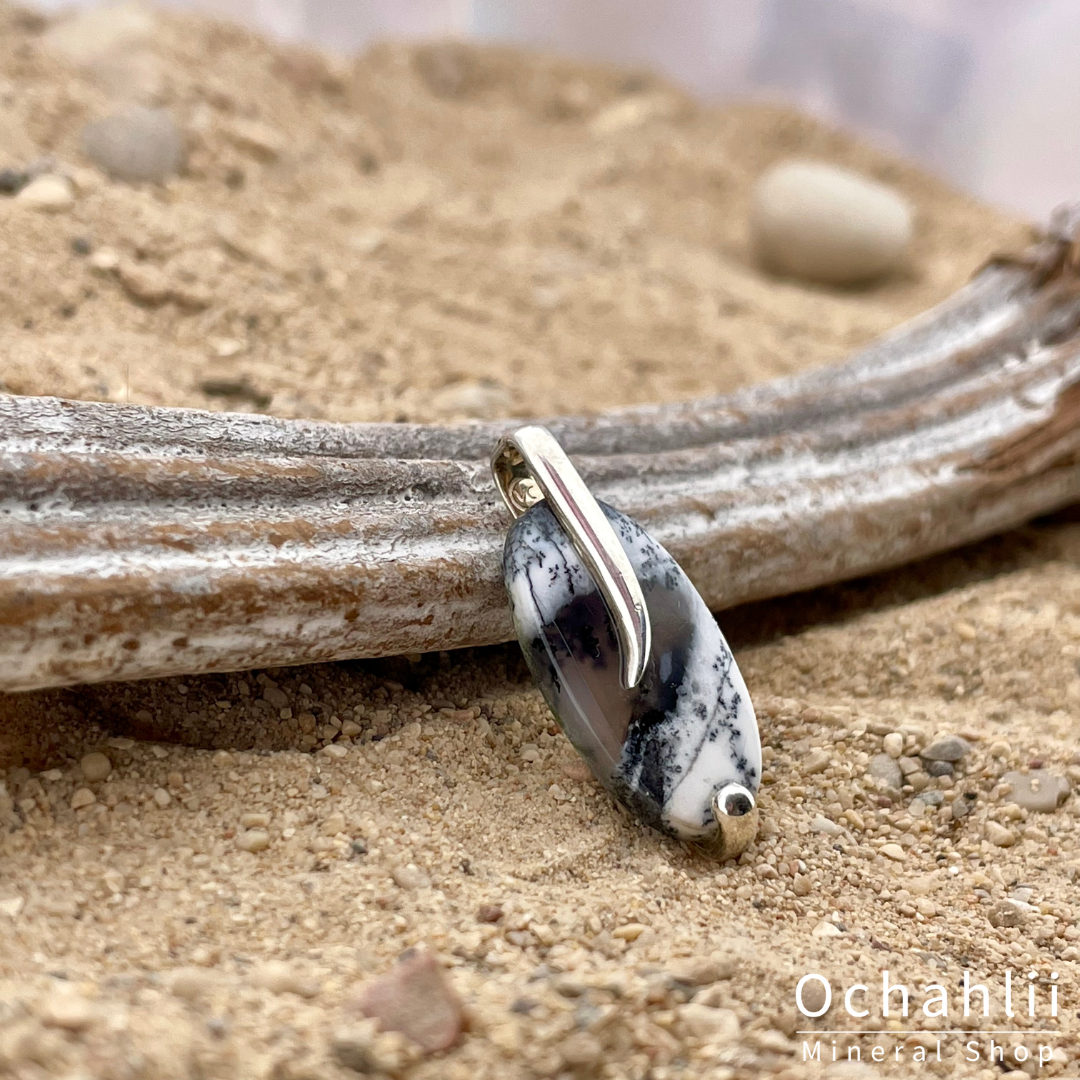 Pendentif en argent opale dendrite