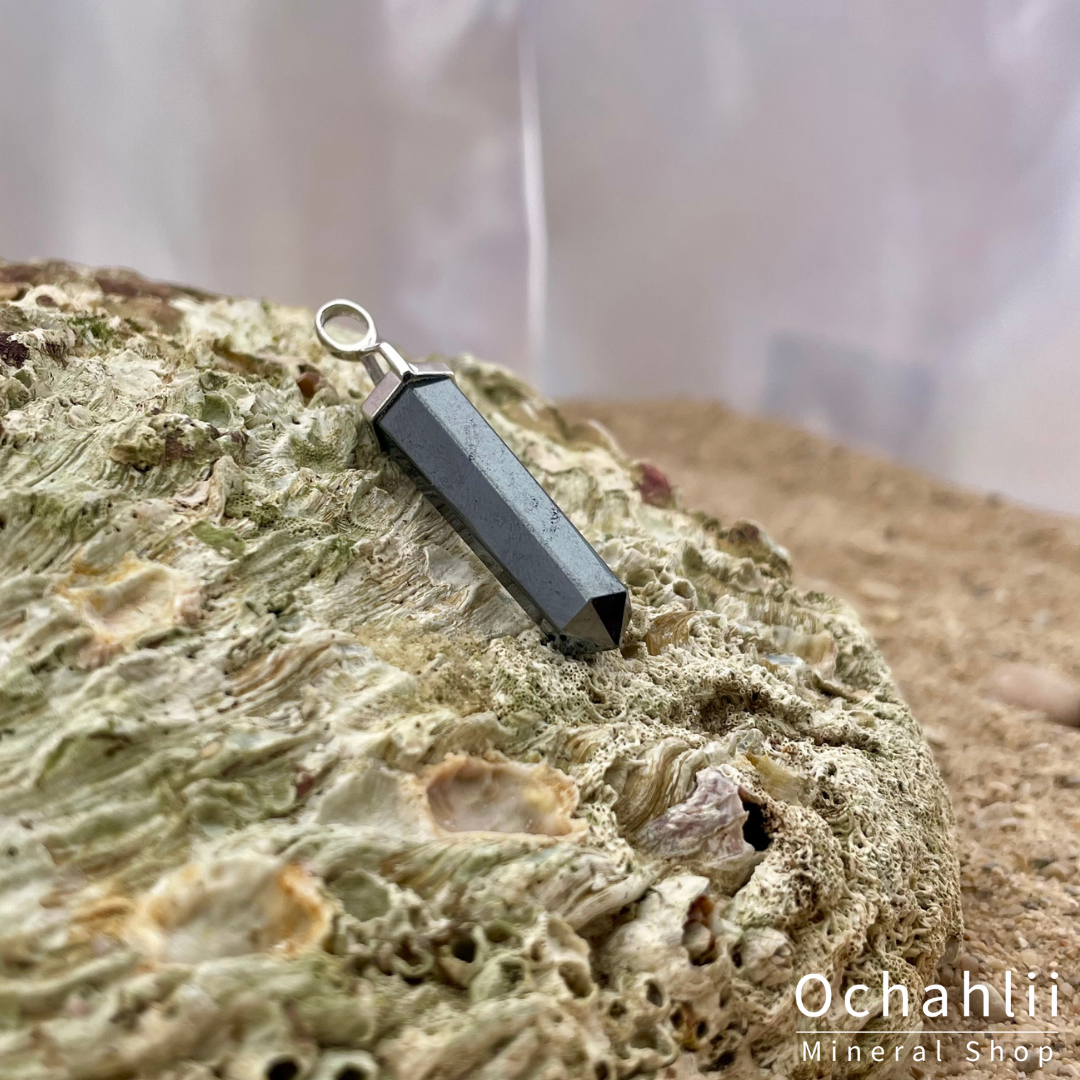 Colgante de hematites plateado