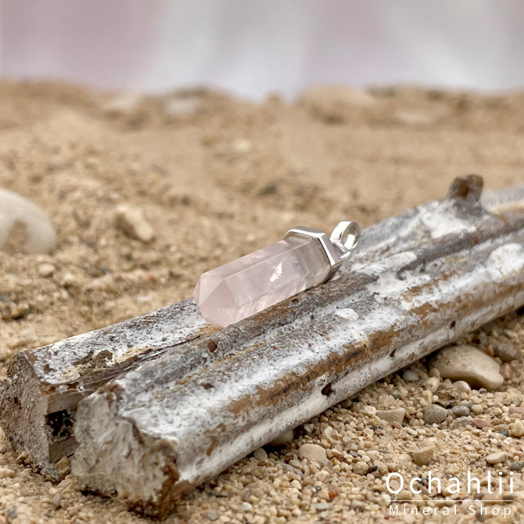 Rose quartz silver pendant