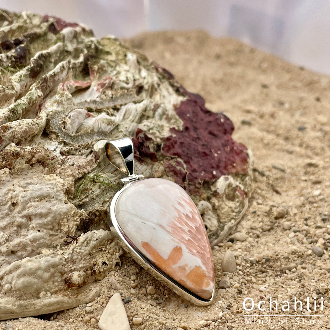 Scoleciet roze zilveren hanger