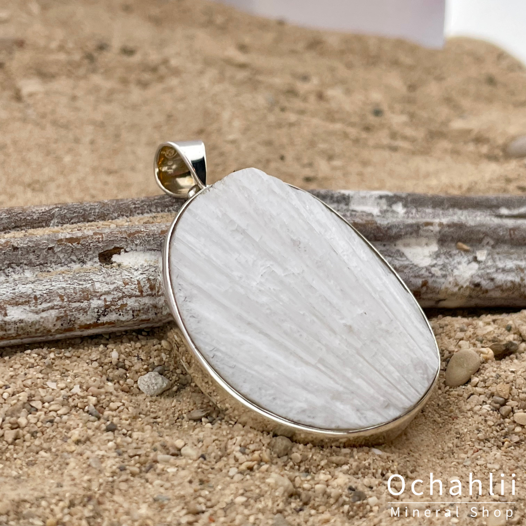 Scoleciet con colgante de plata