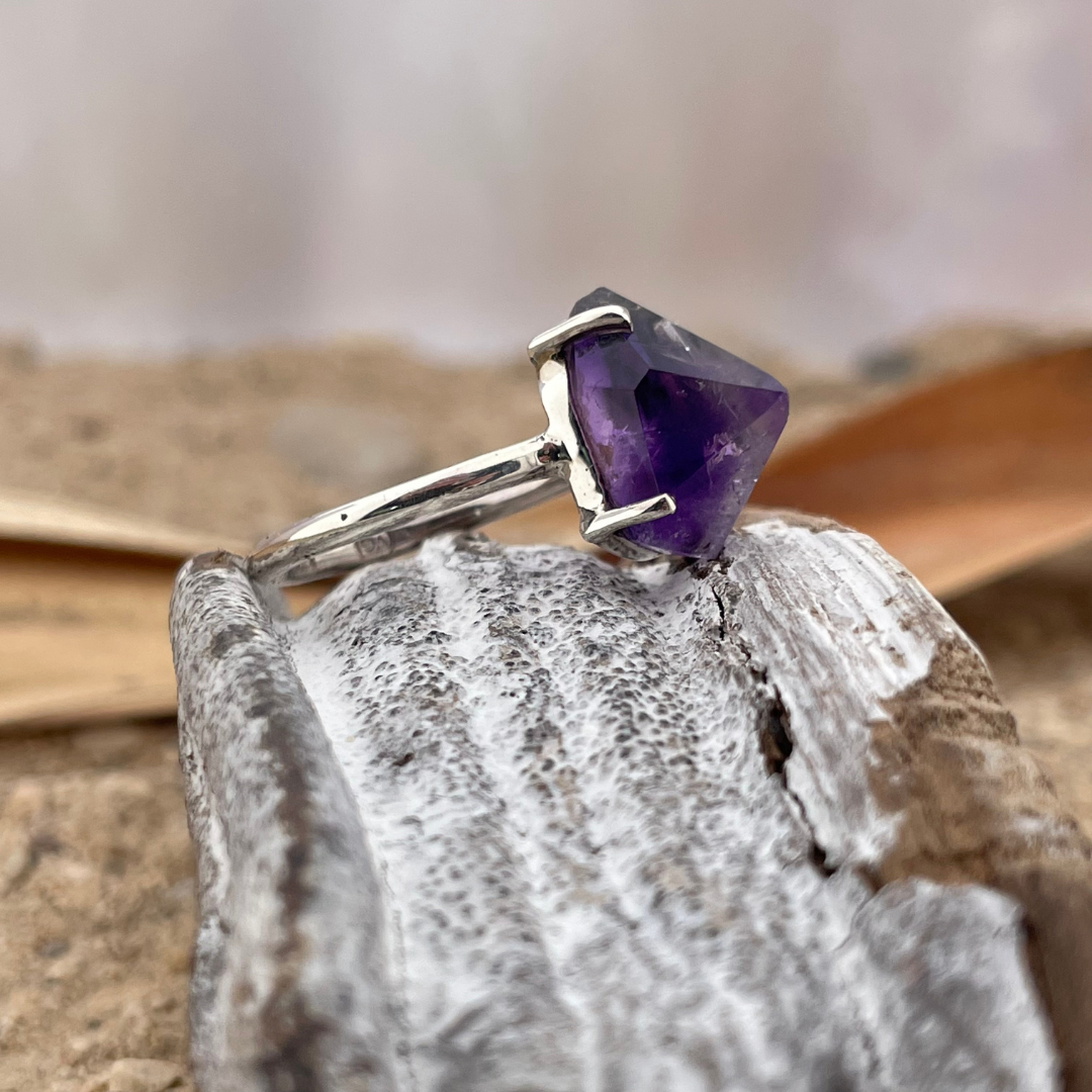 Amethyst silver ring size 56