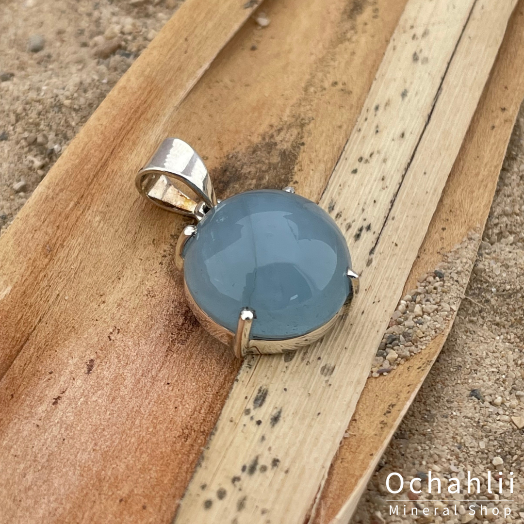 Aquamarine silver pendant