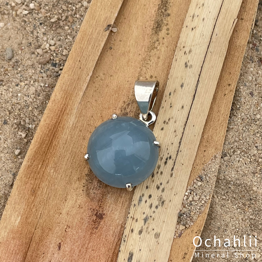 Aquamarine silver pendant