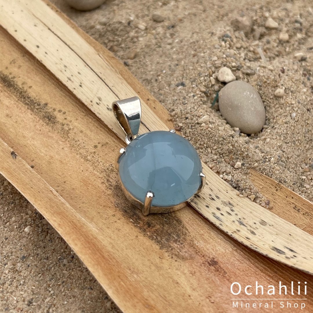 Aquamarine silver pendant