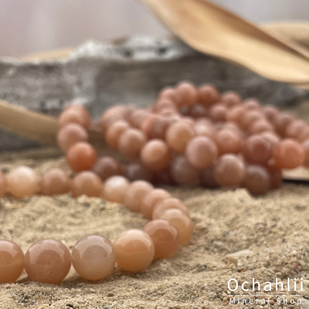 Moonstone salmon bracelet facet 4mm