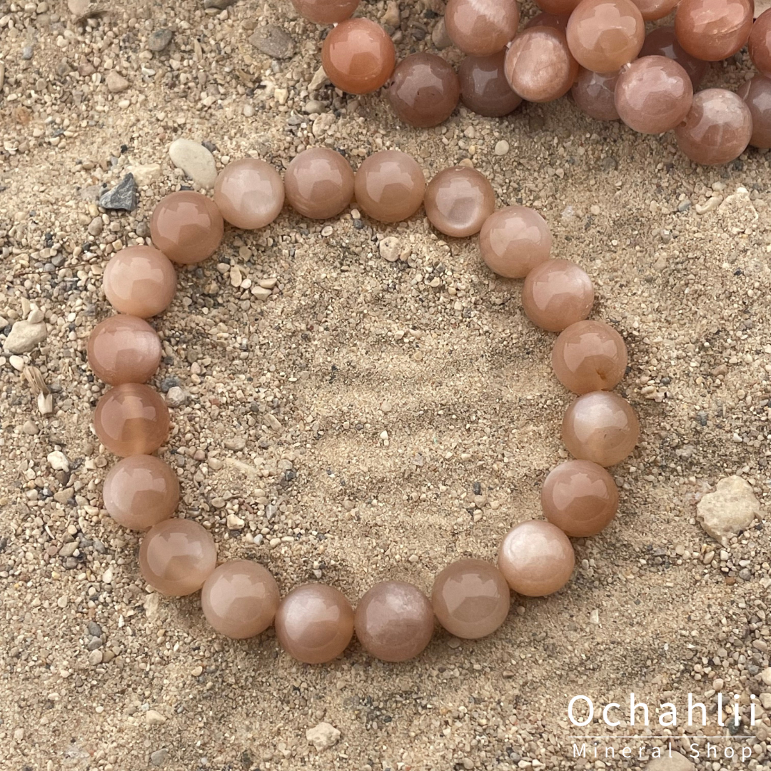 Moonstone salmon bracelet facet 4mm