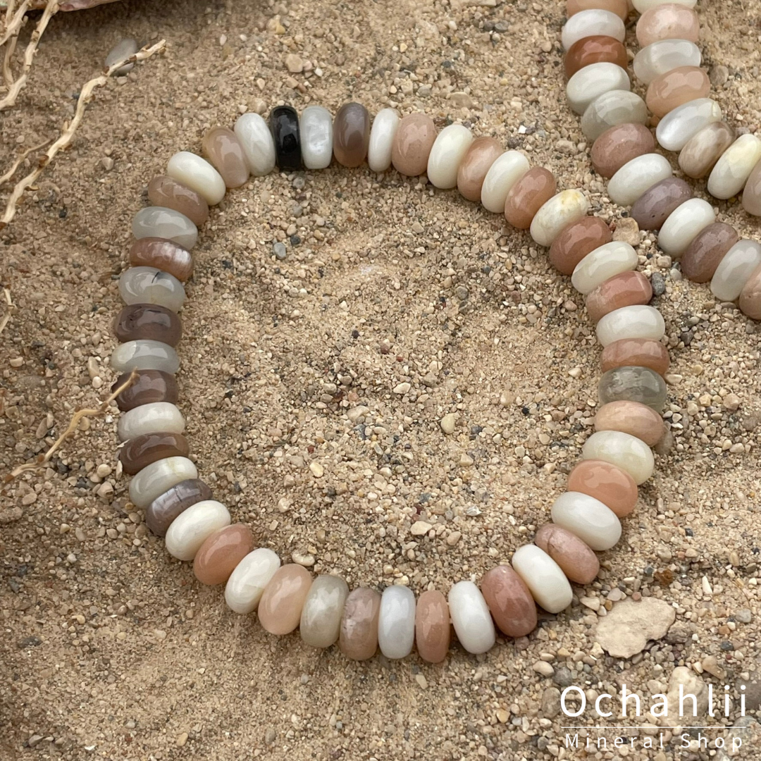 Moonstone white/salmon bracelet 8mm