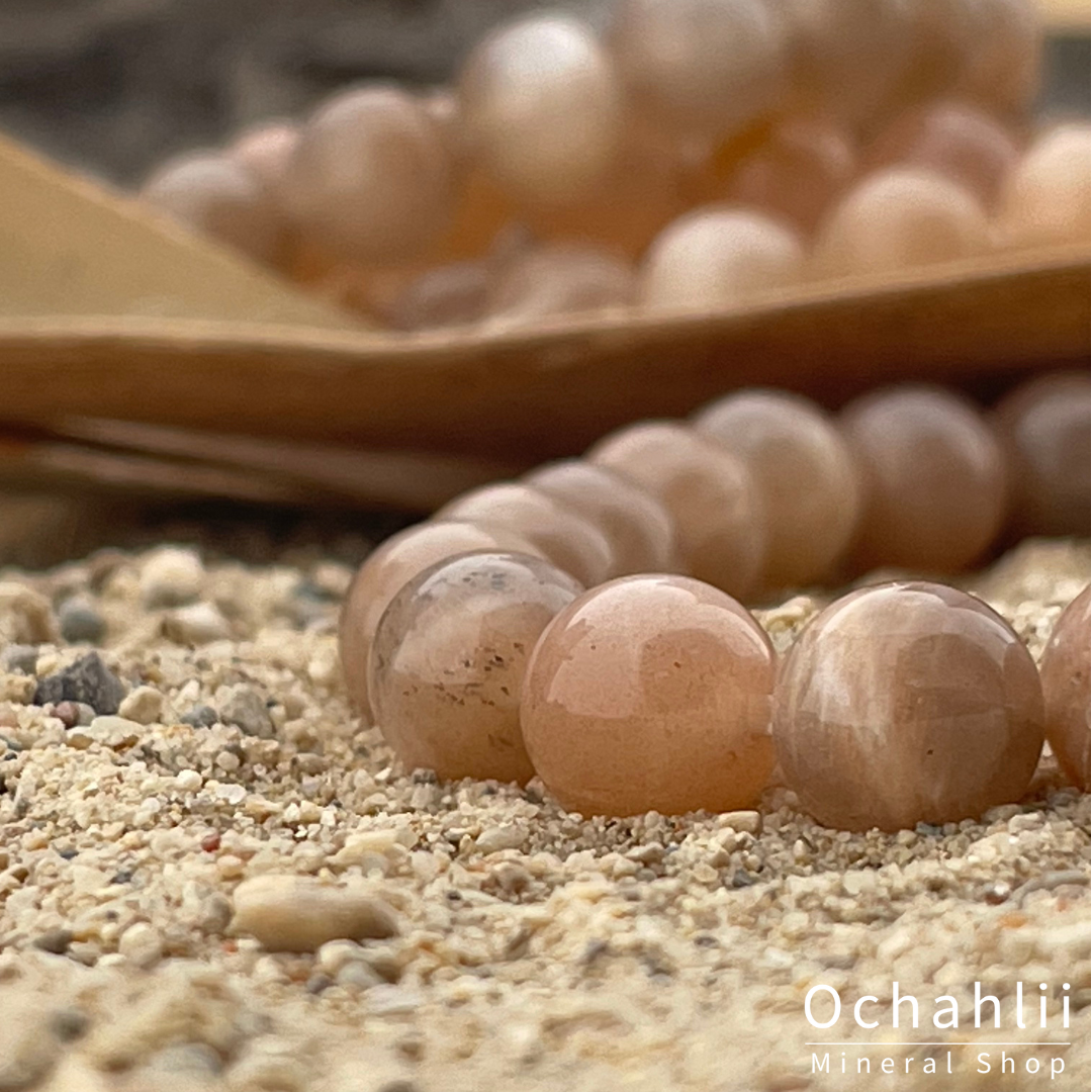 Moonstone salmon bracelet facet 4mm