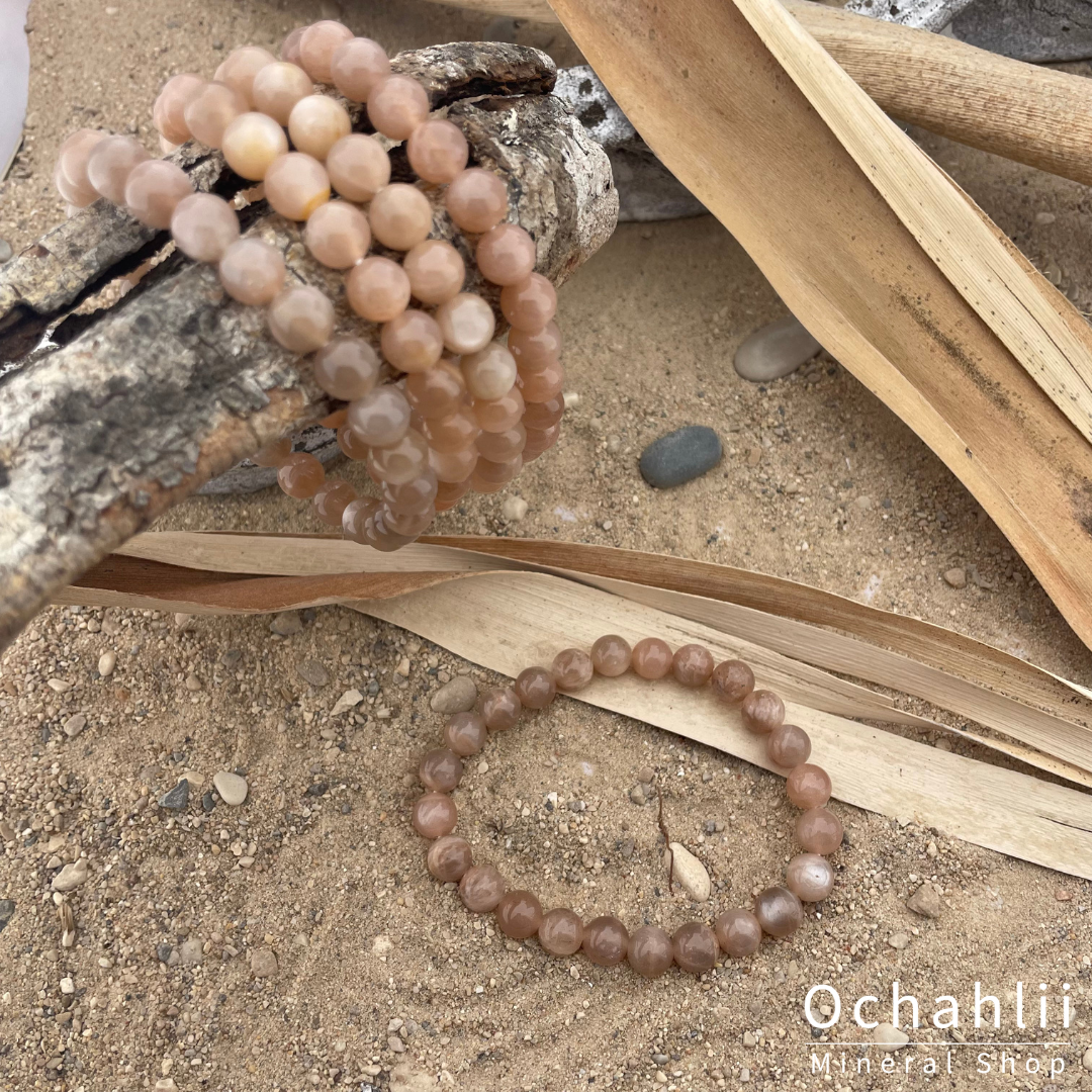 Moonstone salmon bracelet facet 4mm