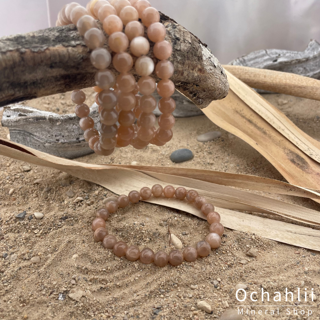 Moonstone salmon bracelet facet 4mm