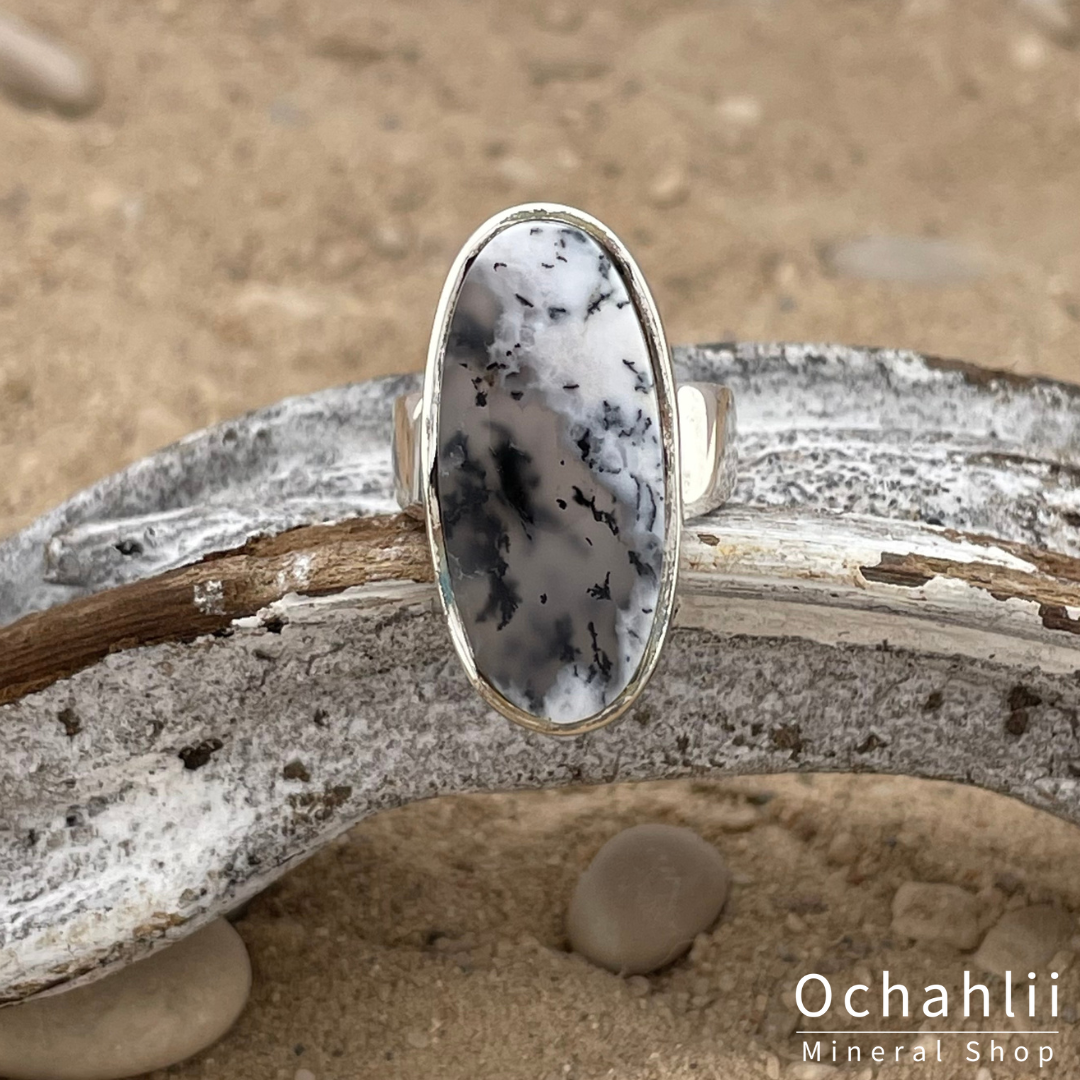 Anillo de plata con dendritas de ópalo tamaño 54