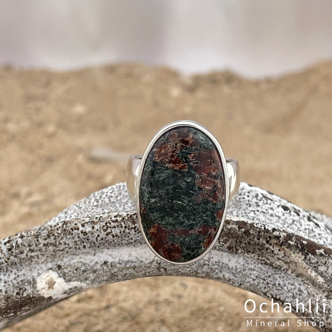 Anillo de granate de plata tamaño 55