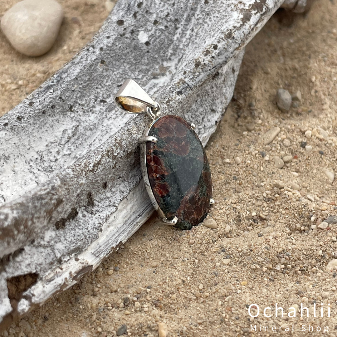 Garnet silver pendant