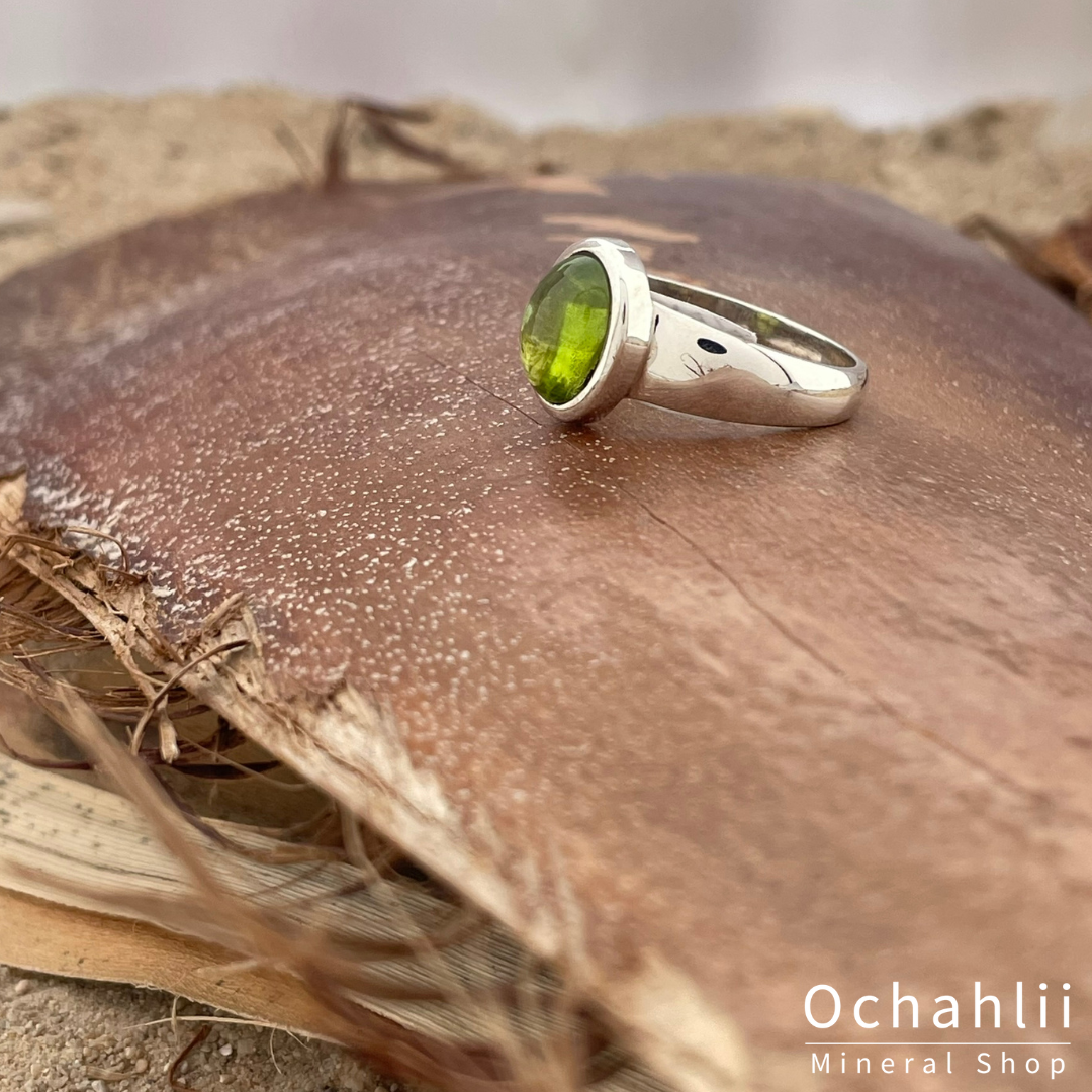 Anillo de plata Peridoot tamaño 60