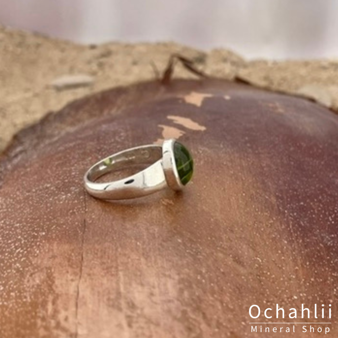 Anillo de plata Peridoot tamaño 60