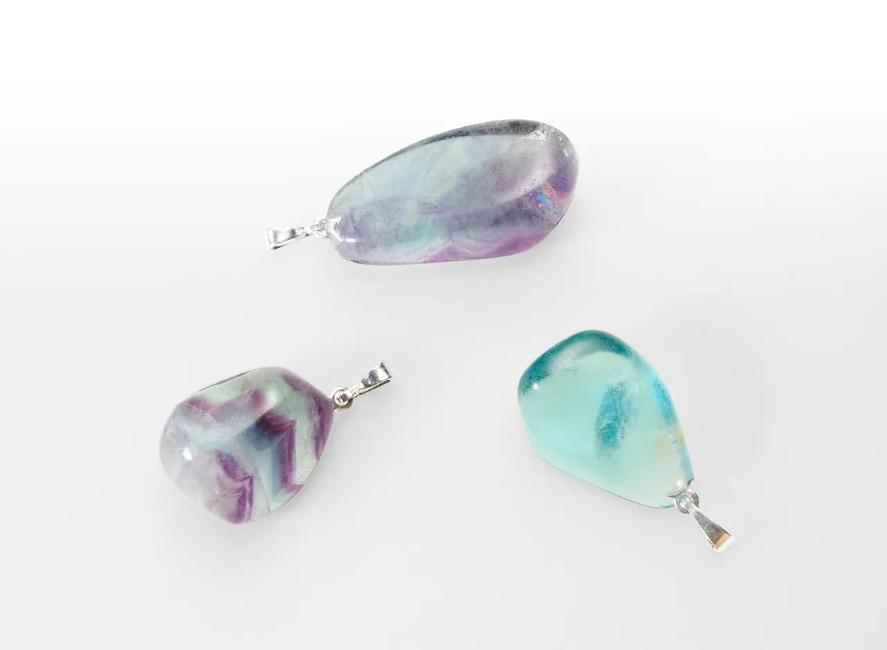 Pendentif en pierre roulée de fluorite