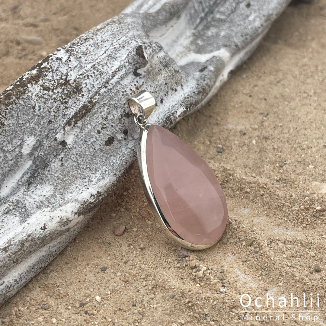 Pendentif en argent et quartz rose