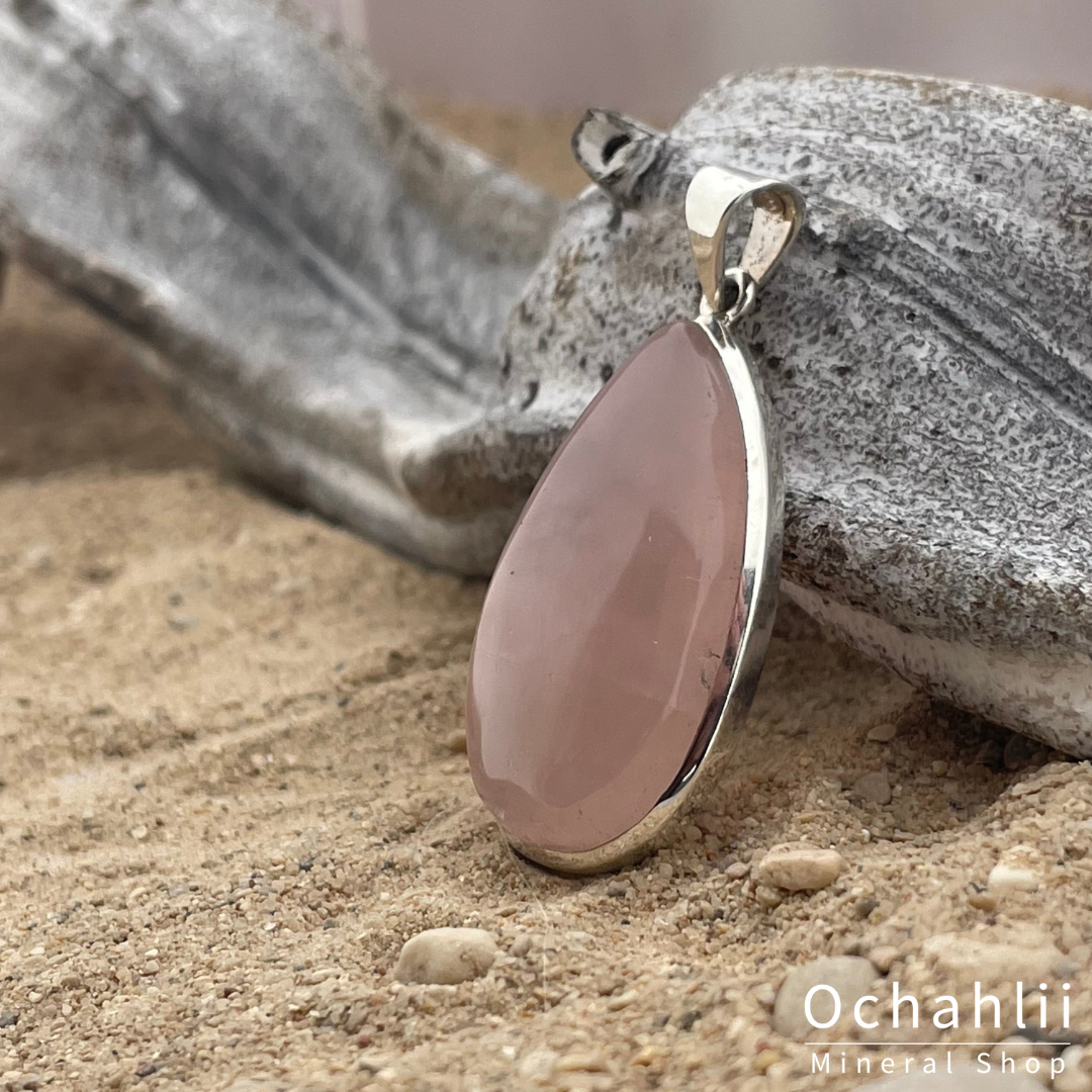 Pendentif en argent et quartz rose