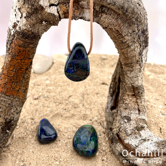 Azuriet doorboorde hanger