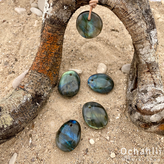 Labradoriet doorboorde hanger