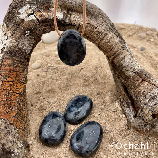 Pendentif percé Larvikite