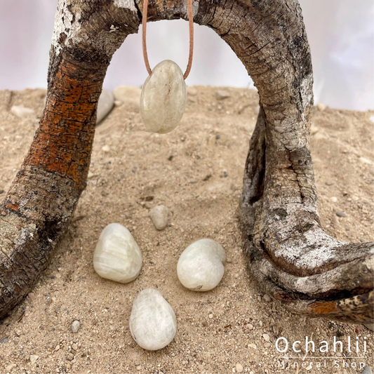 Pendentif percé pierre de lune