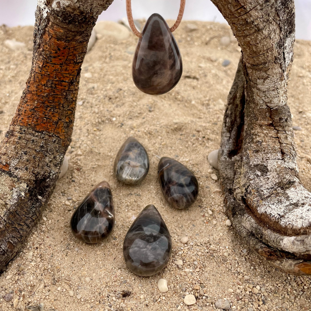 Maansteen doorboorde hanger