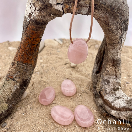 Colgante de cuarzo rosa perforado