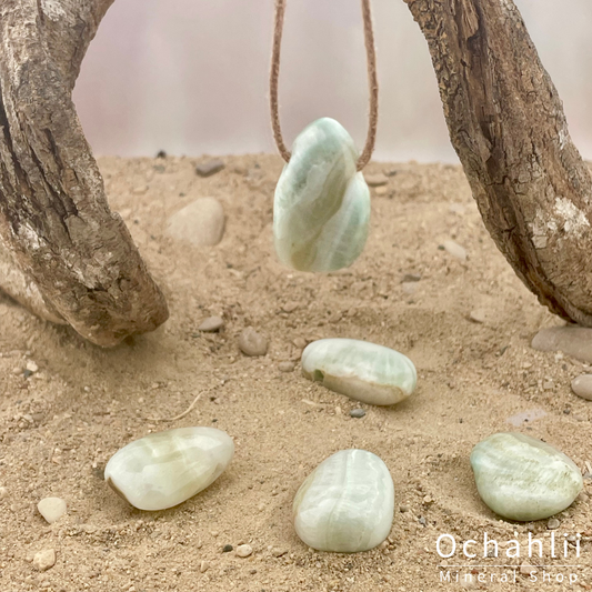 Hemimorfiet doorboorde hanger