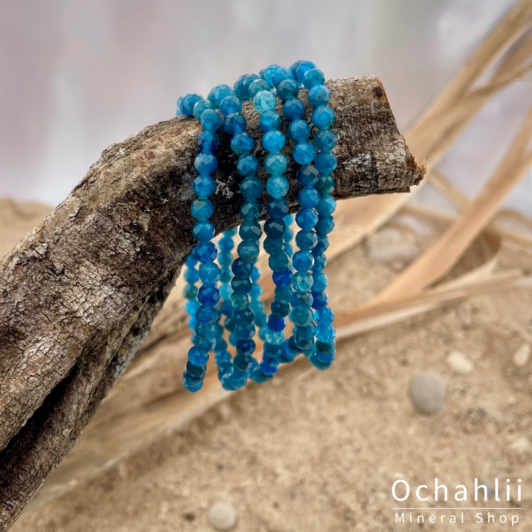 Apatite blue ball bracelet facet 4mm "Motivation"