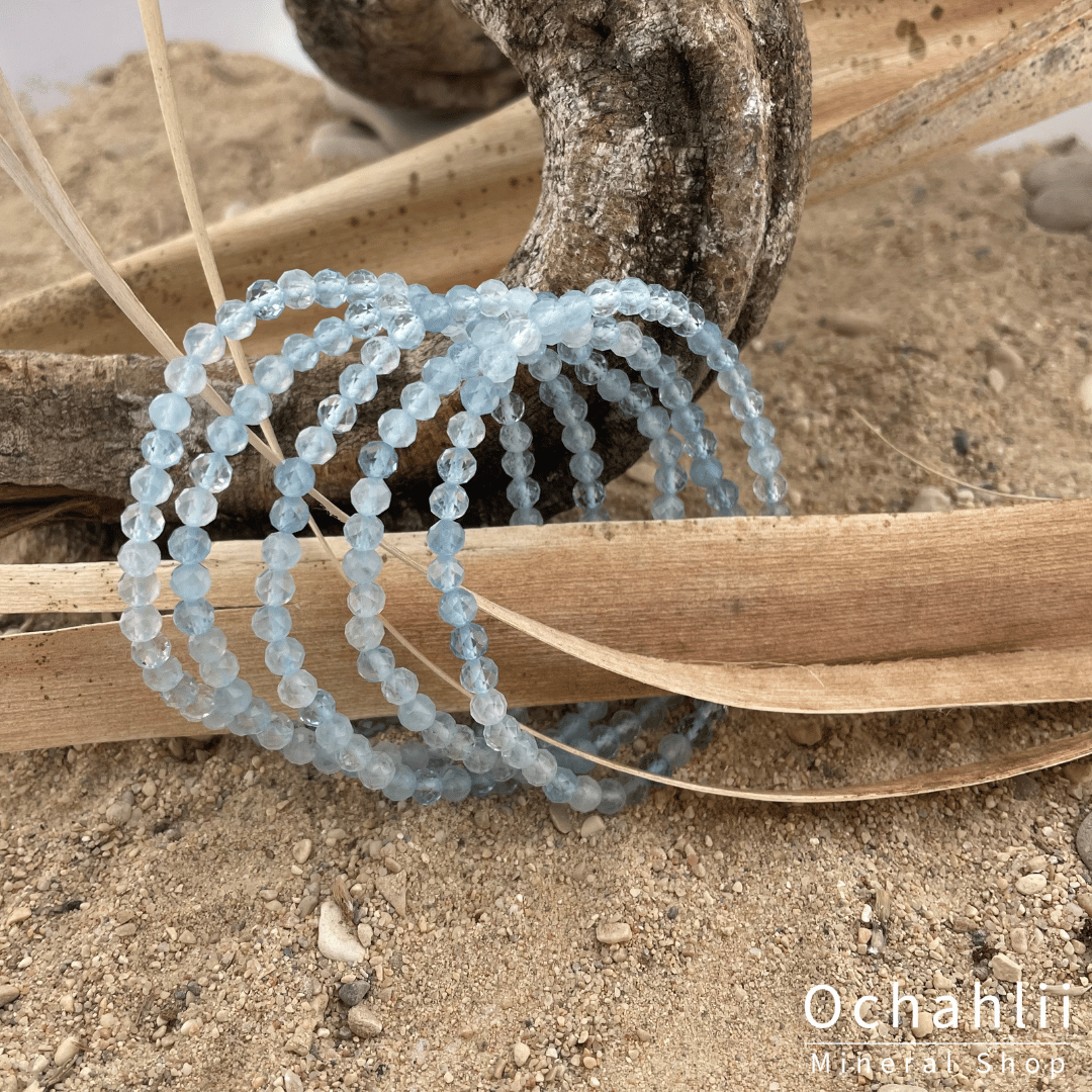 Aquamarine ball bracelet facet 4mm "Expression"