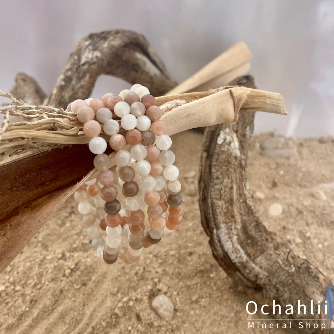 Moonstone white/salmon bracelet 6mm