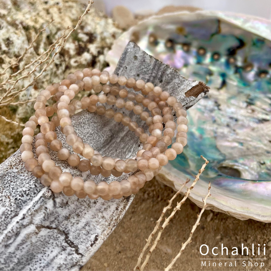 Moonstone salmon bracelet 4mm