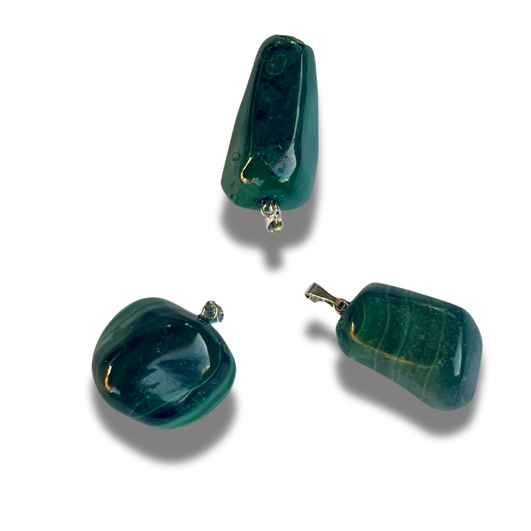 Pendentif en pierre roulée de malachite