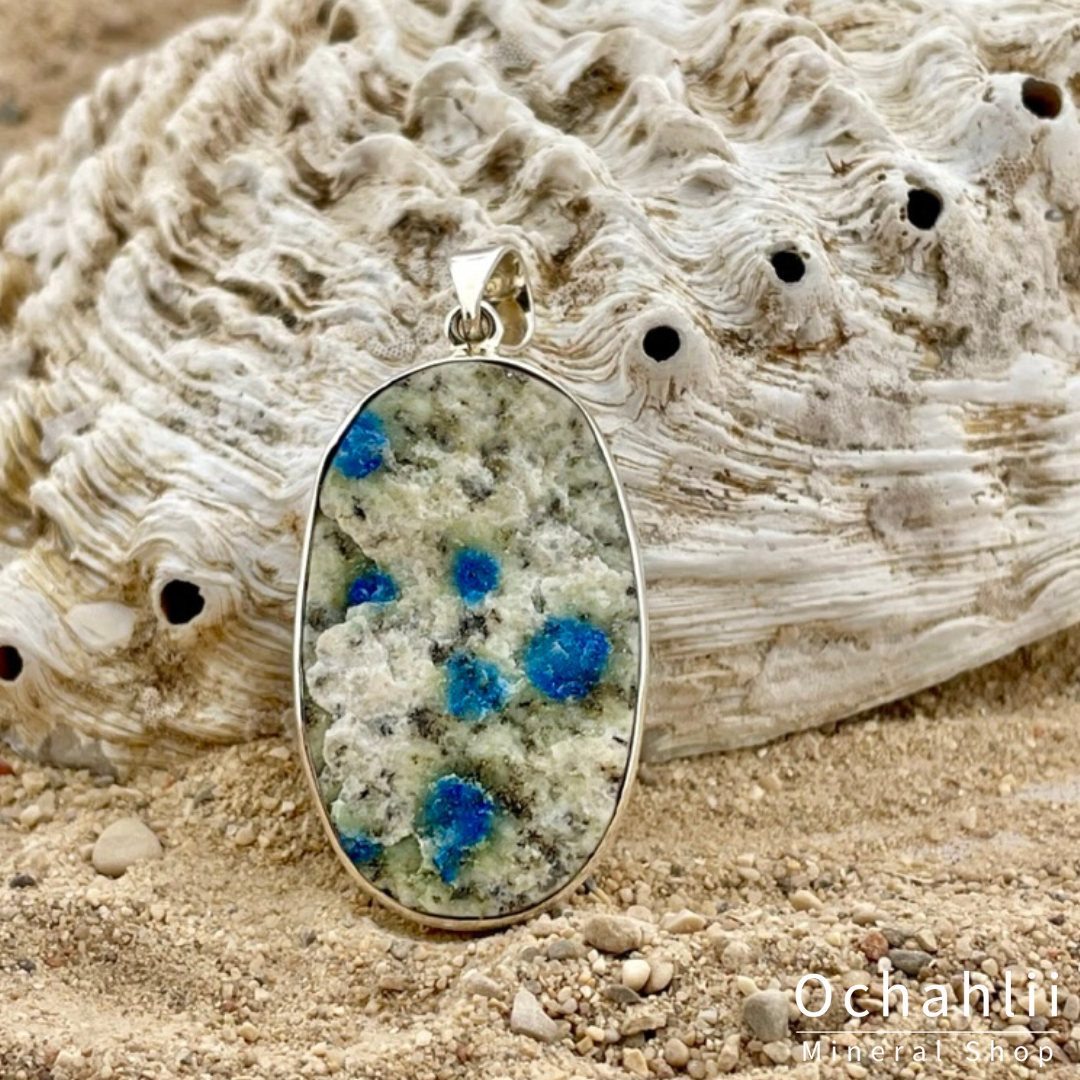 Pendentif en argent brut K2 (Azurite sur granit)