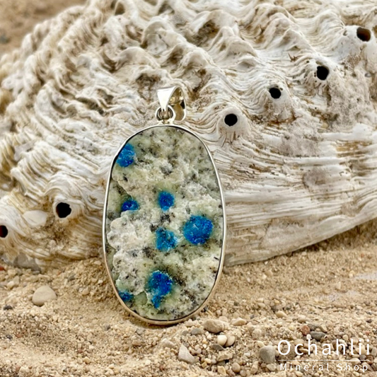 Pendentif en argent brut K2 (Azurite sur granit)